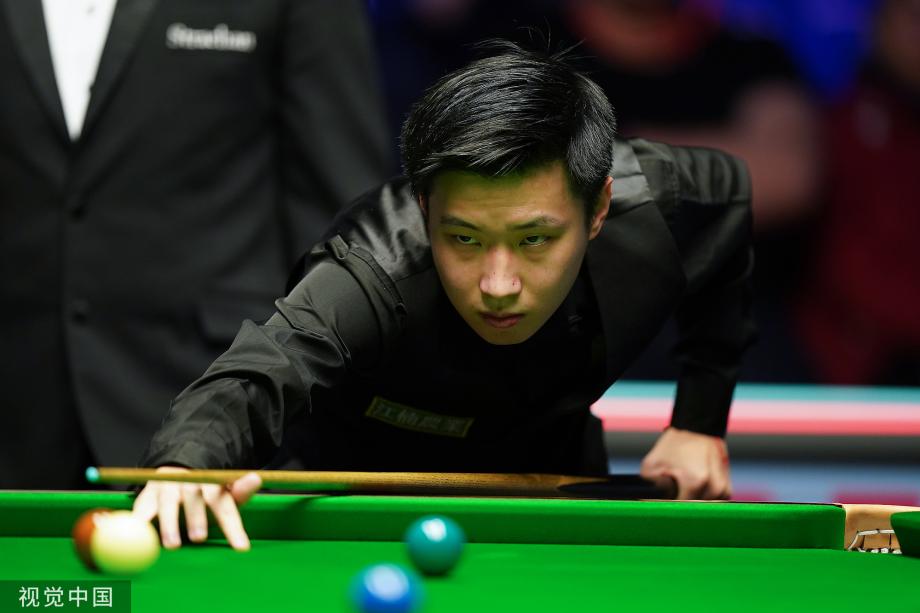 足球比赛瞬 足球比赛瞬