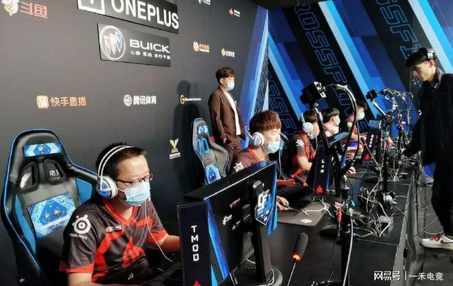 他们在关键 他们在关键