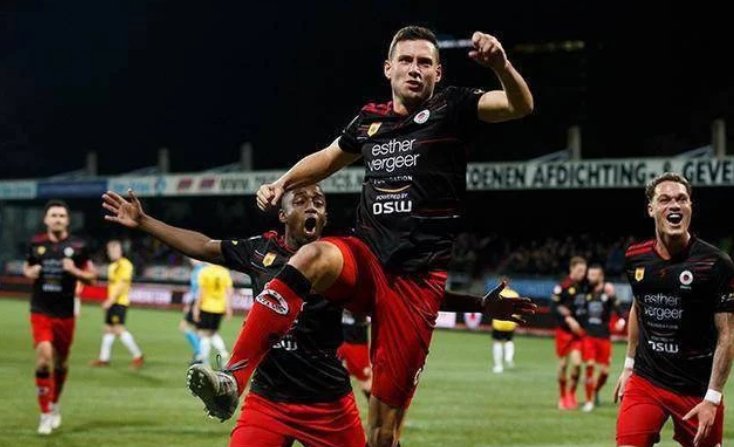 中场指挥官 中场指挥官